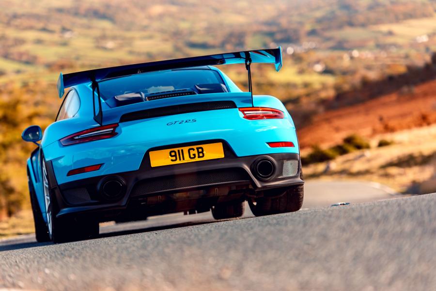  Porsche 911 GT2 RS 2017 года  (UK) (фото 3 из 14)